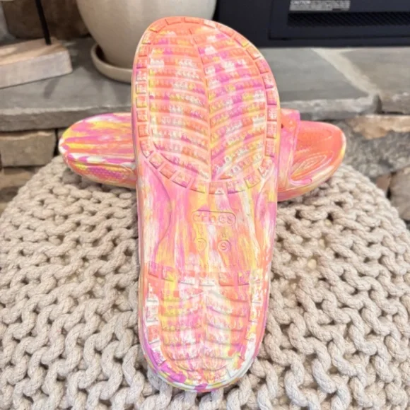 EUC Women’s Crocs Classic Peach Orange Marble Sandal Two Strap w/ Accent Sz 9 - Picture 8 of 11